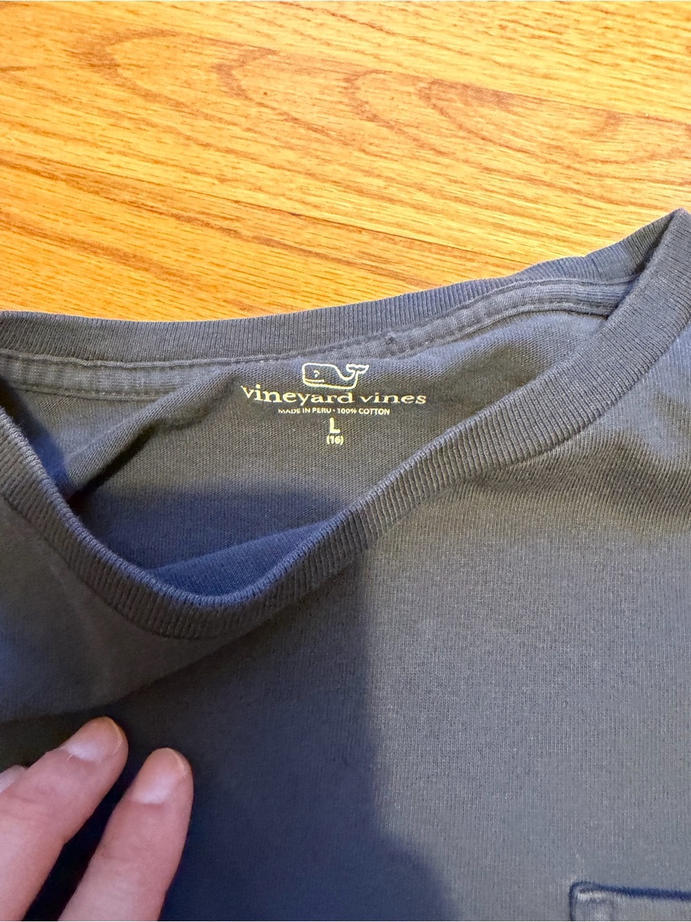 Vineyard Vines Boys L 16 Navy Christmas Whale Long Sleeve Pocket Tee Shirt - Picture 2 of 5